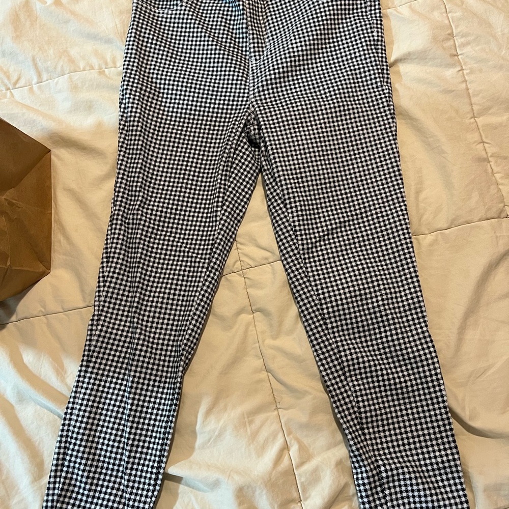 Black&white checked Capris.S 4-6.Perfect condition.Cotton/polyester/spandex.